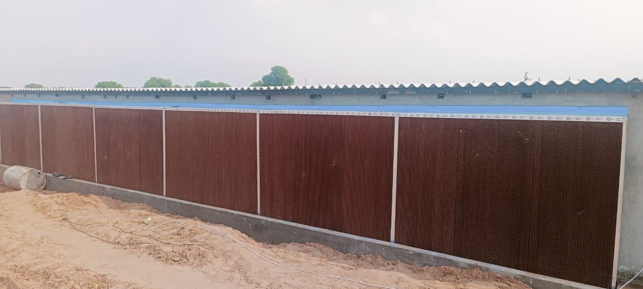 Cooling pad wall from outside
